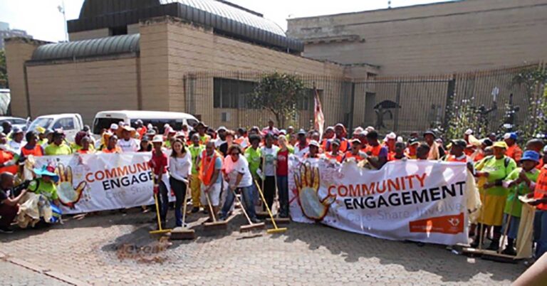 UJ’s Community Engagement Volunteer Champions clean up Johannesburg streets and parks
