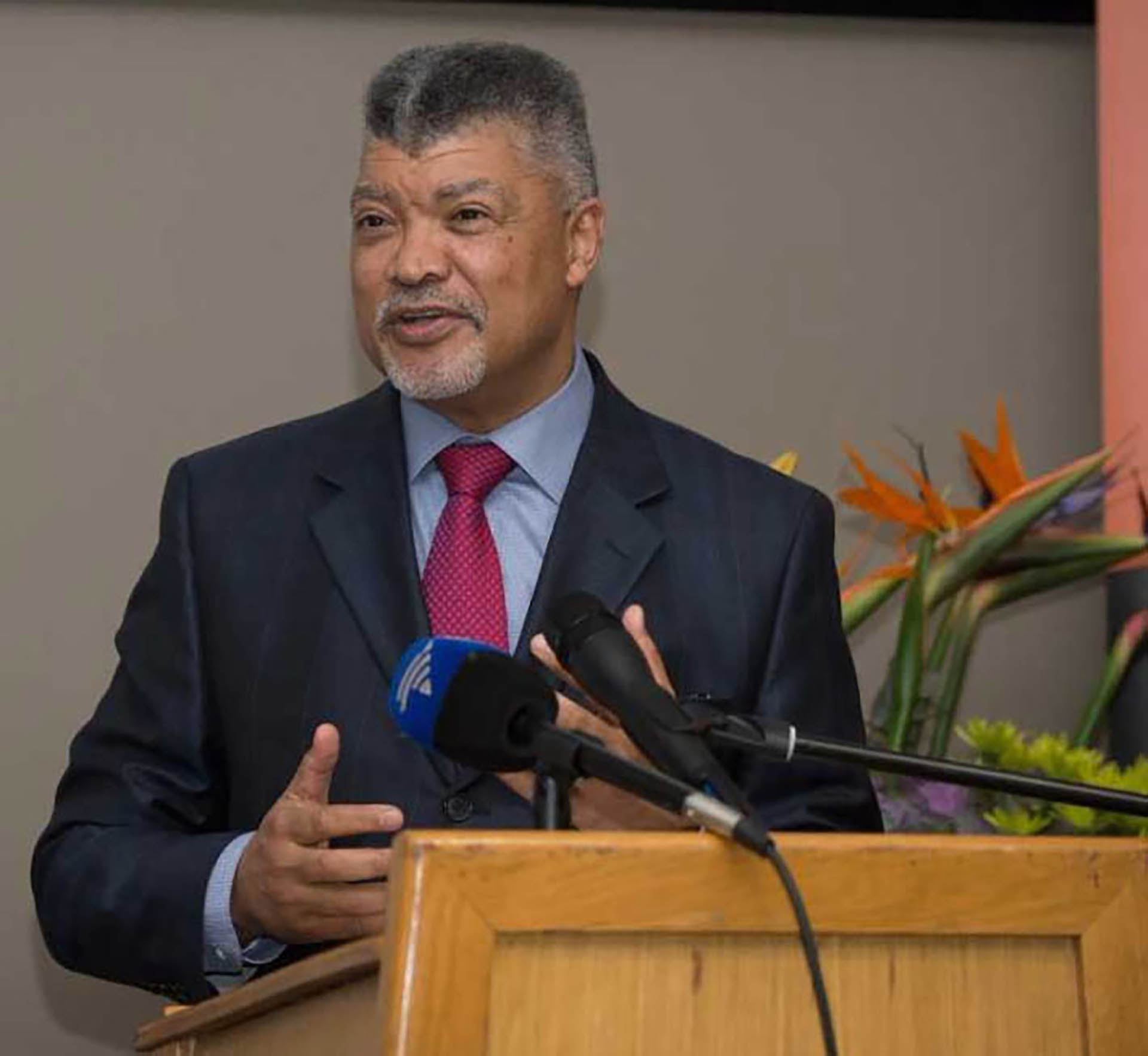 UJ’s Prof Ihron Rensburg explores decolonisation at 2017 Mandela Education Legacy Lecture
