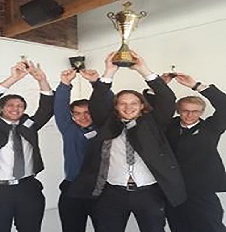 UJ students won Discovery IT Graduate Hackathon