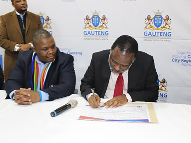 UJ, Gauteng govt sign MoU to accelerate delivery of public infrastructure through smart technologies