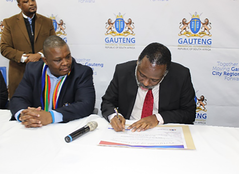 UJ, Gauteng govt sign MoU to accelerate delivery of public infrastructure through smart technologies