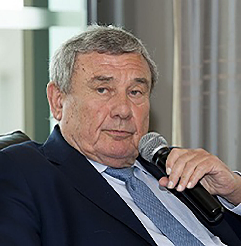 Noted hotelier, Sol Kerzner, inspires UJ students