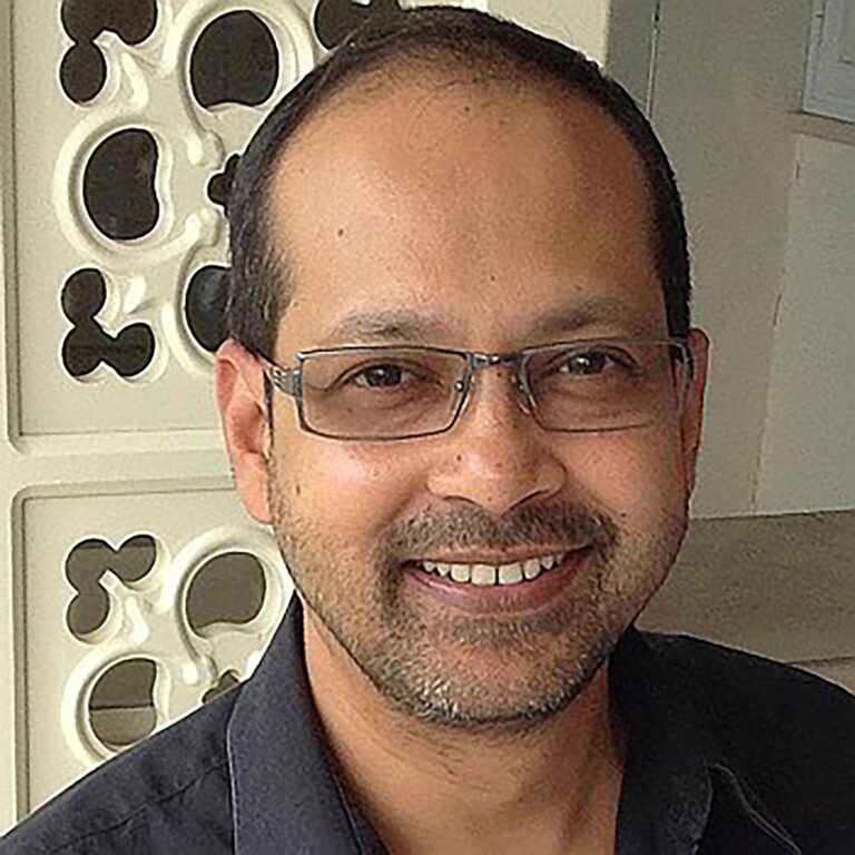 UJ scientist models gamma rays and neutrinos for observation of neutron star collision