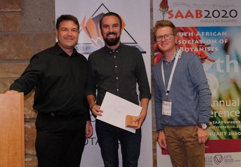 Dr Vic Nicolis awarded prestigious SAAB Bronze Medal