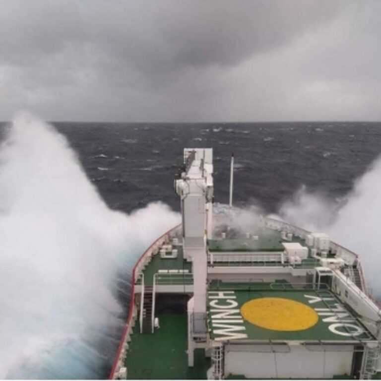 UJ Scientists explore the ocean on the RV/SA Agulhas II for SEAmester 2019