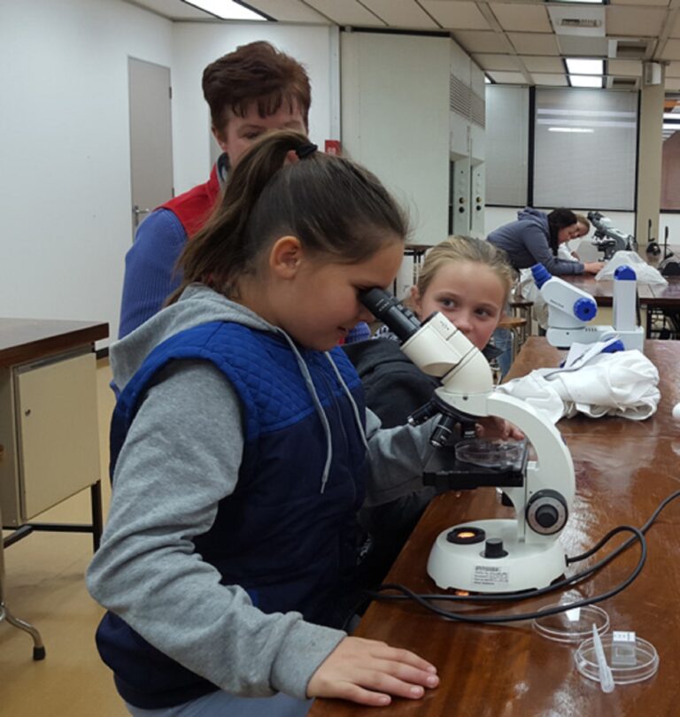 Zoology Department Inspires Junior Scientists