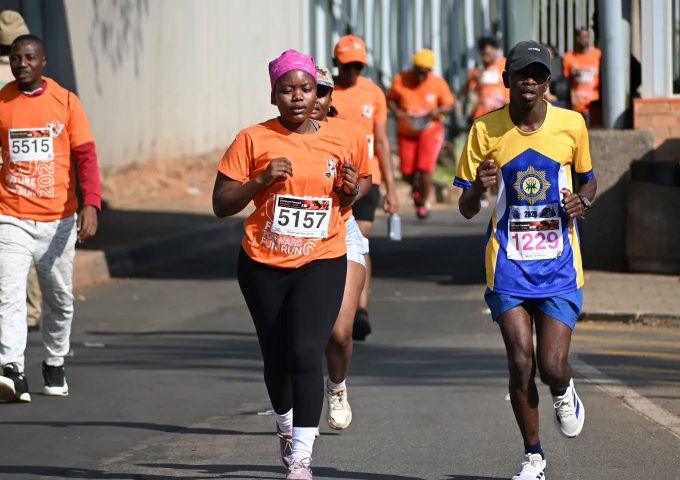 The UJ Future Forward Run attracted a diverse drowd including members of teh South African SAPS